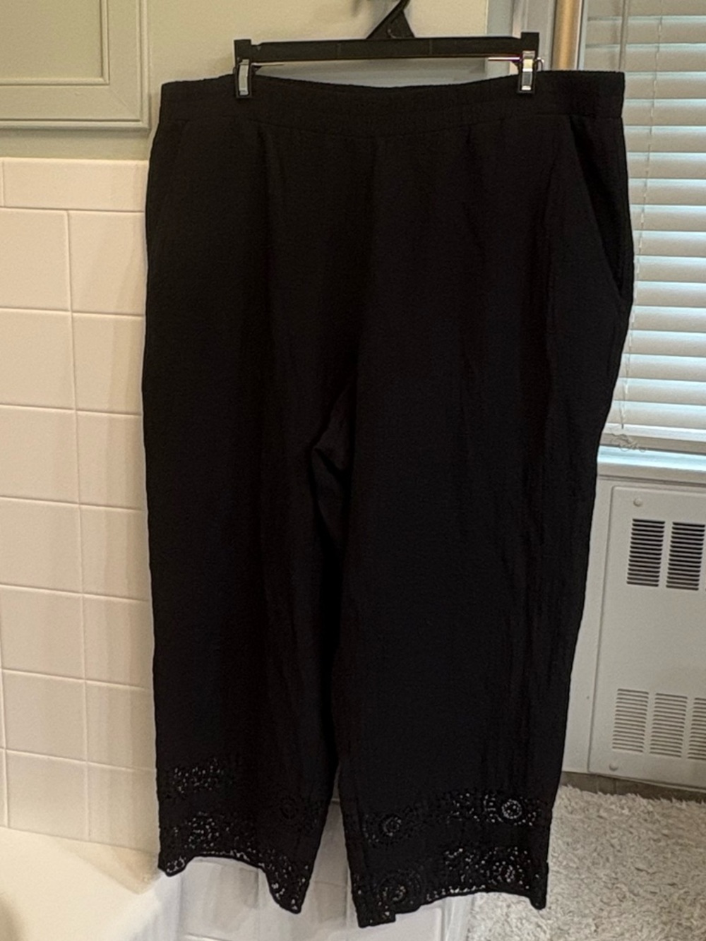 Black Cropped Pants with Lace Hem JMS crepe capris size large